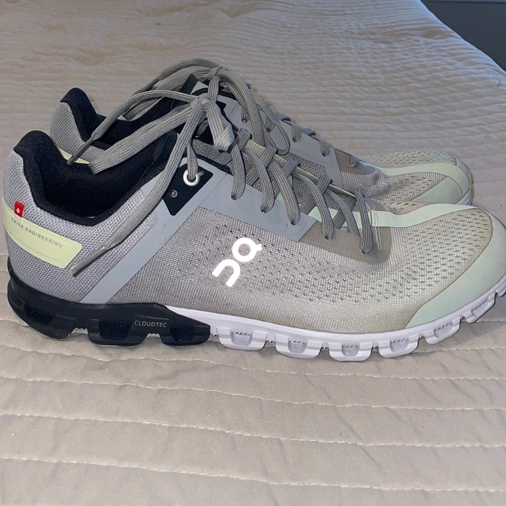 On Cloud Running shoes, On Running men’s, Cloudflow